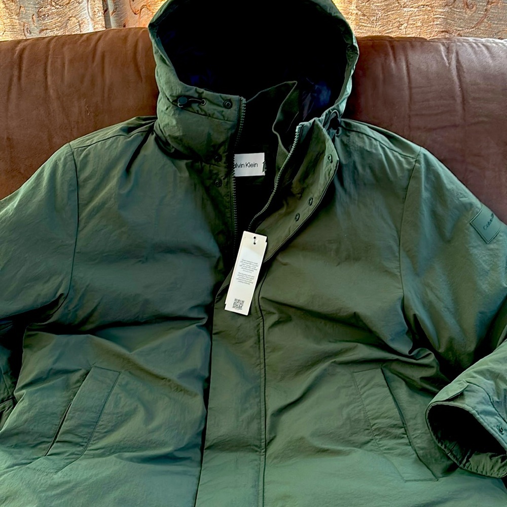Calvin Klein men’s down coat . Beautiful green . Size M